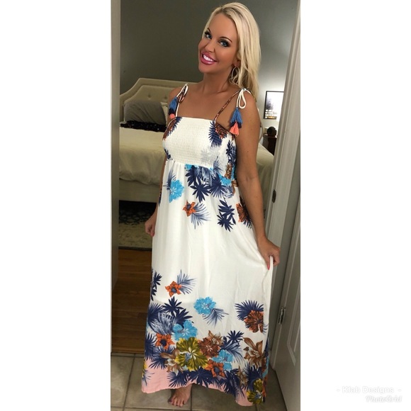 🌸LAST 1! 🥰Stunning Floral Tie Tassel Dress! - Picture 3 of 5